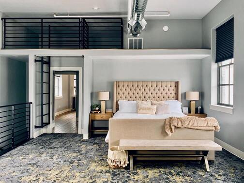 une chambre de l'hotel du soleil, avec un style arabesque